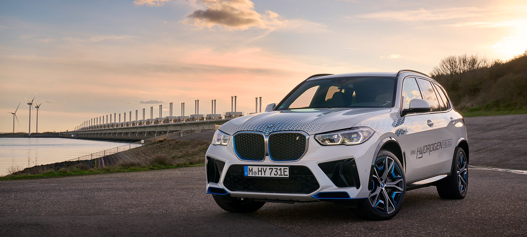 Explore the BMW iX5 HYDROGEN