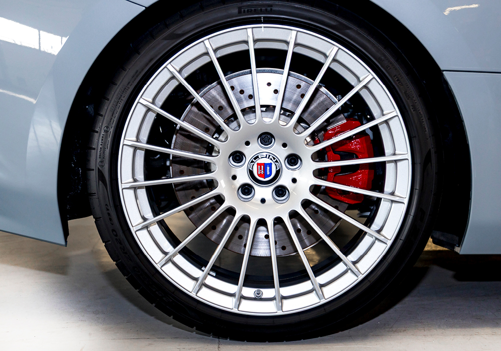 20” Alpina Wheels with Classic Design and Sports Suspension.