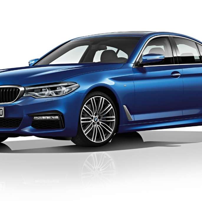 M Sport package BMW 5 Series Sedan 540i Sedan G30 Mediterranean Blue metallic three-quarter front view