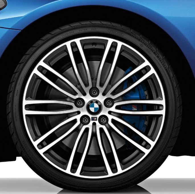 M Sport package BMW 5 Series Sedan 540i Sedan G30 Mediterranean Blue metallic wheels