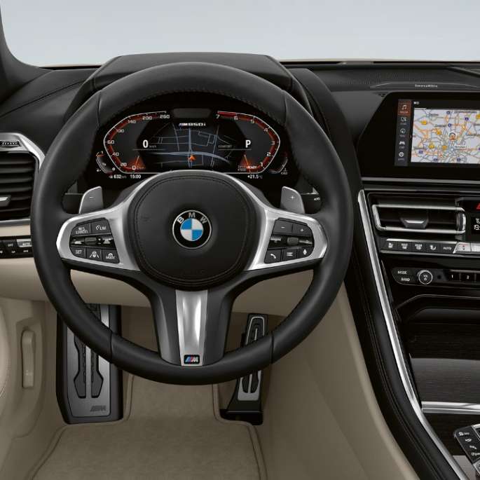 BMW M850i xDrive, Dravit Grey metallic, Cockpit with M leather steering wheel. BMW M850i xDrive, Dravit Grey metallic, Cockpit with M leather steering wheel.
