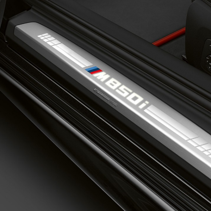 BMW M850i xDrive, Carbon Black metallic, entry door sill. BMW M850i xDrive, Carbon Black metallic, entry door sill.