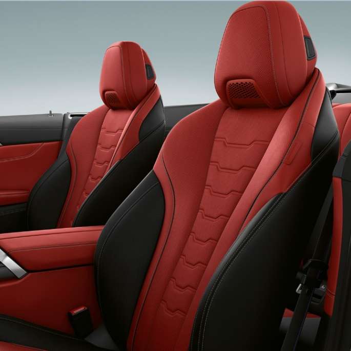 BMW M850i xDrive, Carbon Black metallic, BMW Individual extended leather upholstery in Merino Fiona Red/Black. BMW M850i xDrive, Carbon Black metallic, BMW Individual extended leather upholstery in Merino Fiona Red/Black.